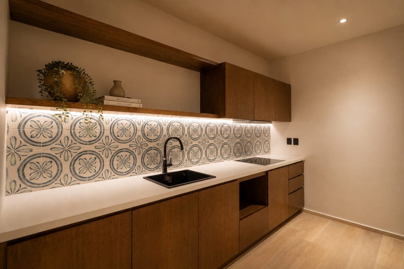 La cocina de un Bígaro vista de frente, con el frente de talavera completo